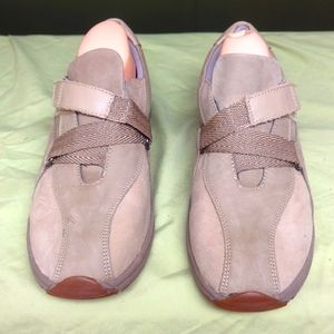 Women's Sole Sensibility The Stretchable Shoe Size 40 - 9